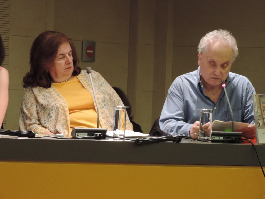 “Φωνήεντα σε περίπτερο” ποιητική συλλογή