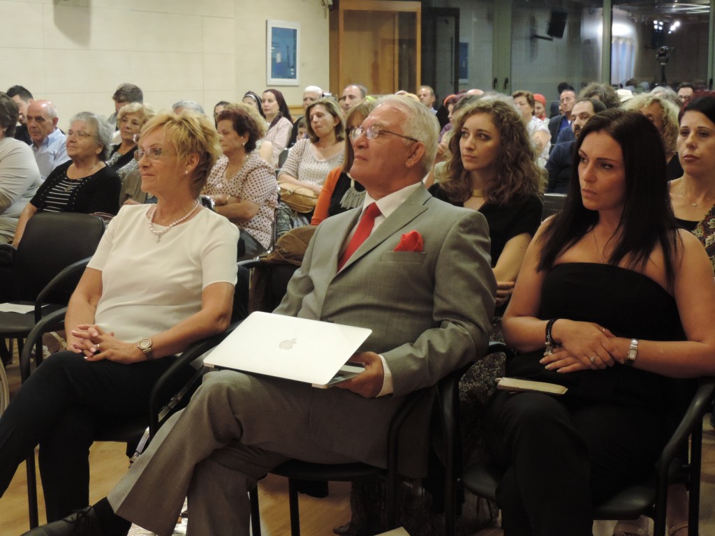 Της Κύπρου η παράδοση στον τόπο τζιαι στα ξένα