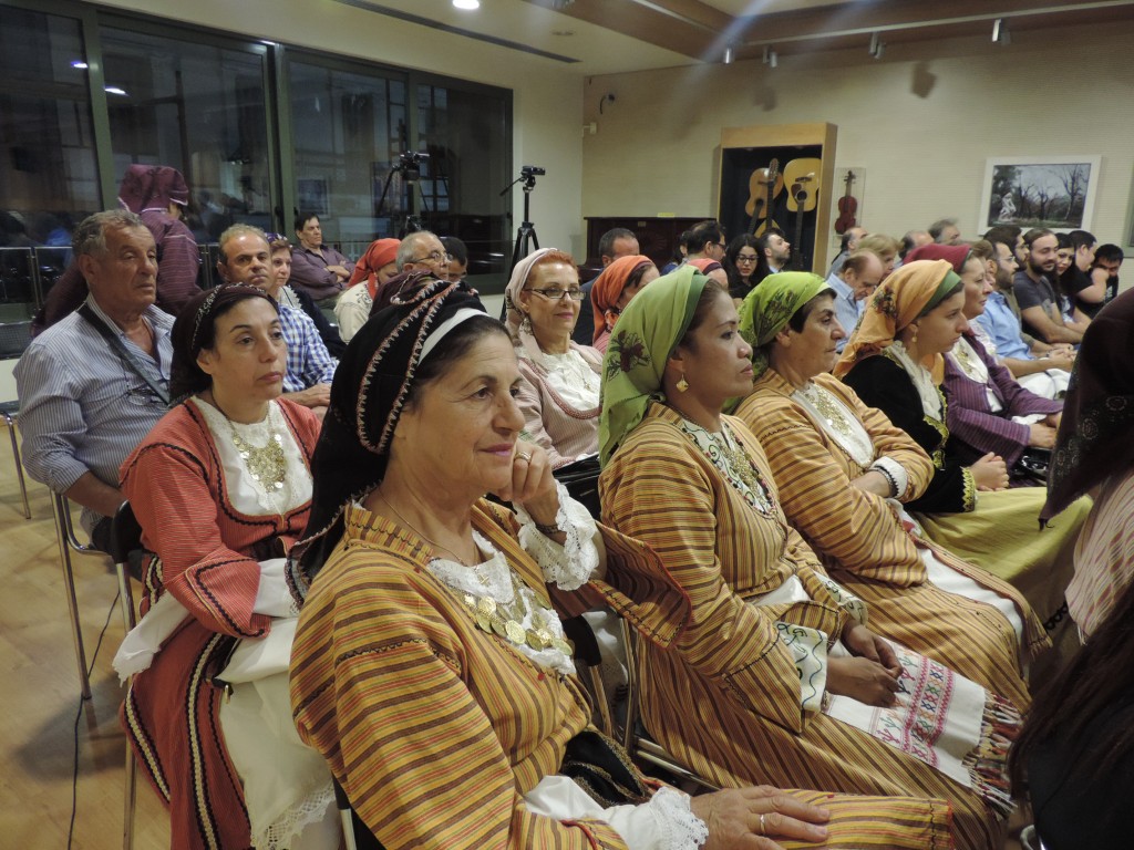 Της Κύπρου η παράδοση στον τόπο τζιαι στα ξένα