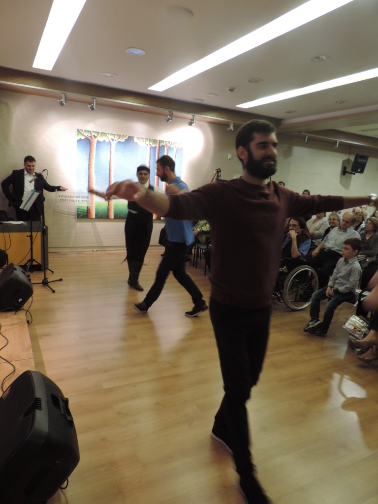 Της Κύπρου η παράδοση στον τόπο τζιαι στα ξένα