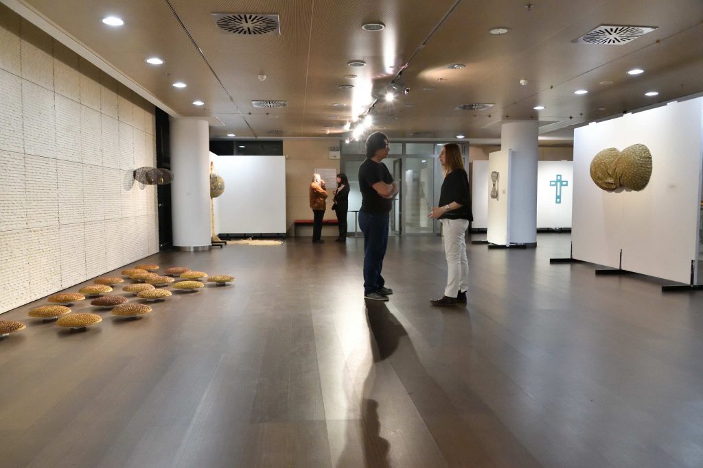 Έκθεση Μαρία Κυπριανού Πνευματική υπέρβαση της κρίσης
