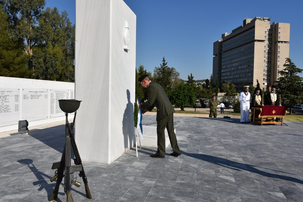 Επιμνημόσυνες δεήσεις και καταθέσεις στεφάνων