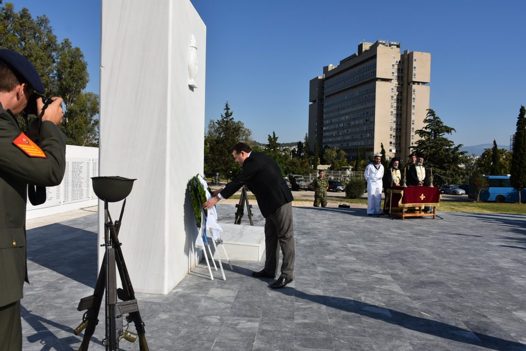 Επιμνημόσυνες δεήσεις και καταθέσεις στεφάνων