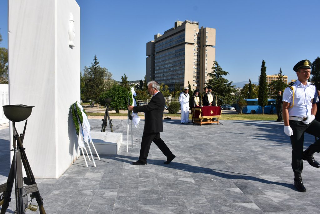 Επιμνημόσυνες δεήσεις και καταθέσεις στεφάνων