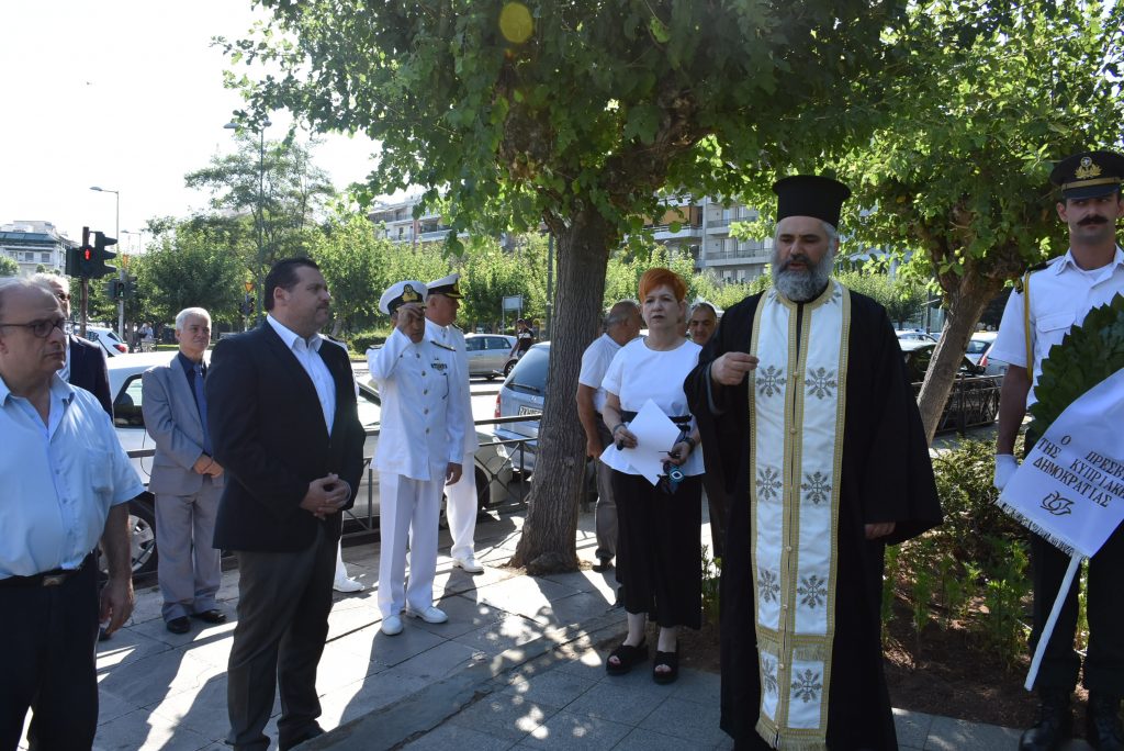 Επιμνημόσυνες δεήσεις και καταθέσεις στεφάνων
