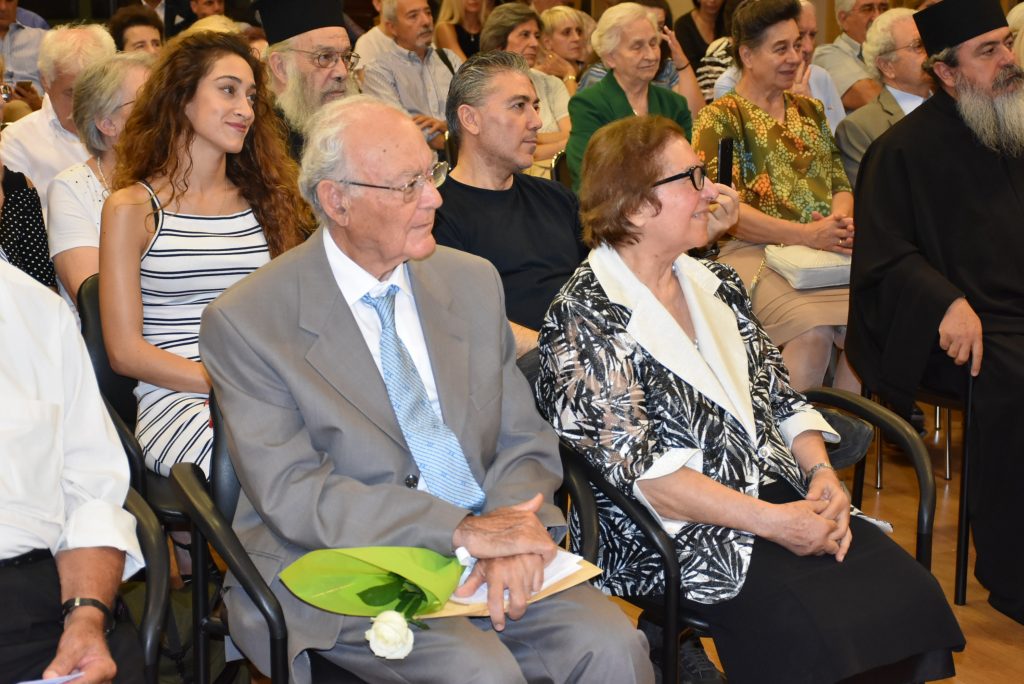 Στα μονοπάτια του χρέους