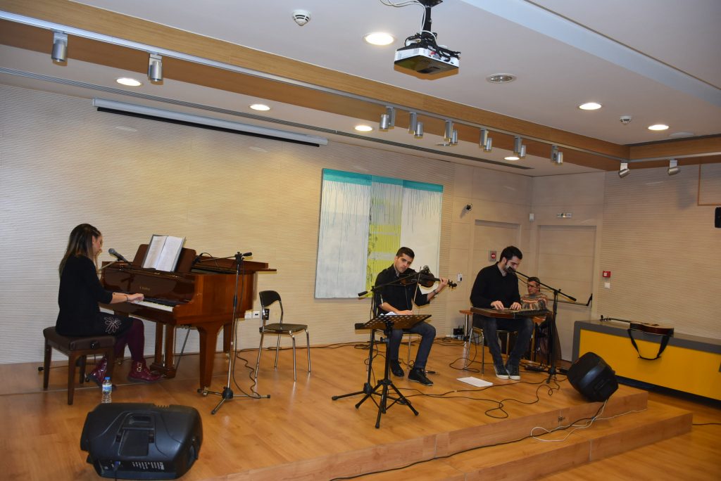 Crossroads Μικαέλλα Παπαχρυσάνθου
