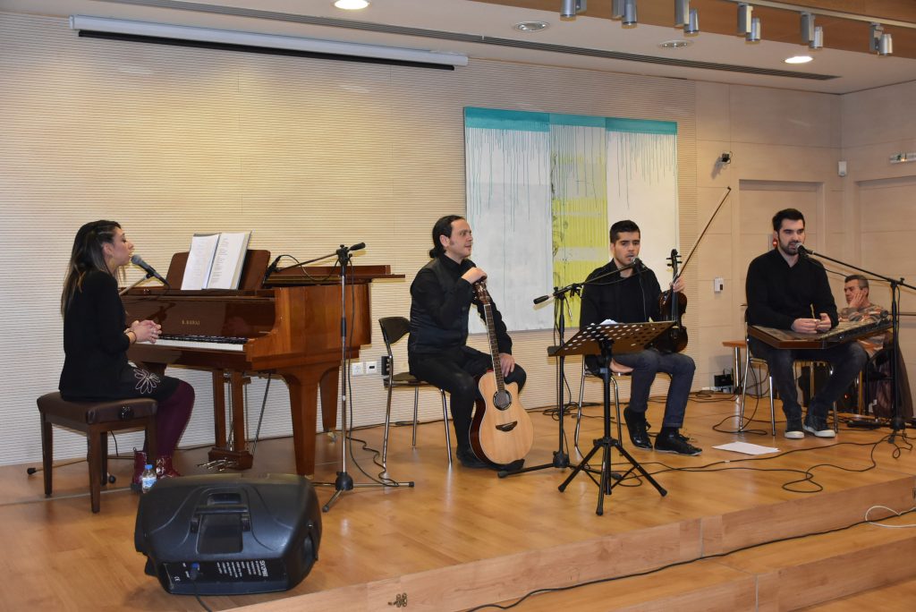Crossroads Μικαέλλα Παπαχρυσάνθου