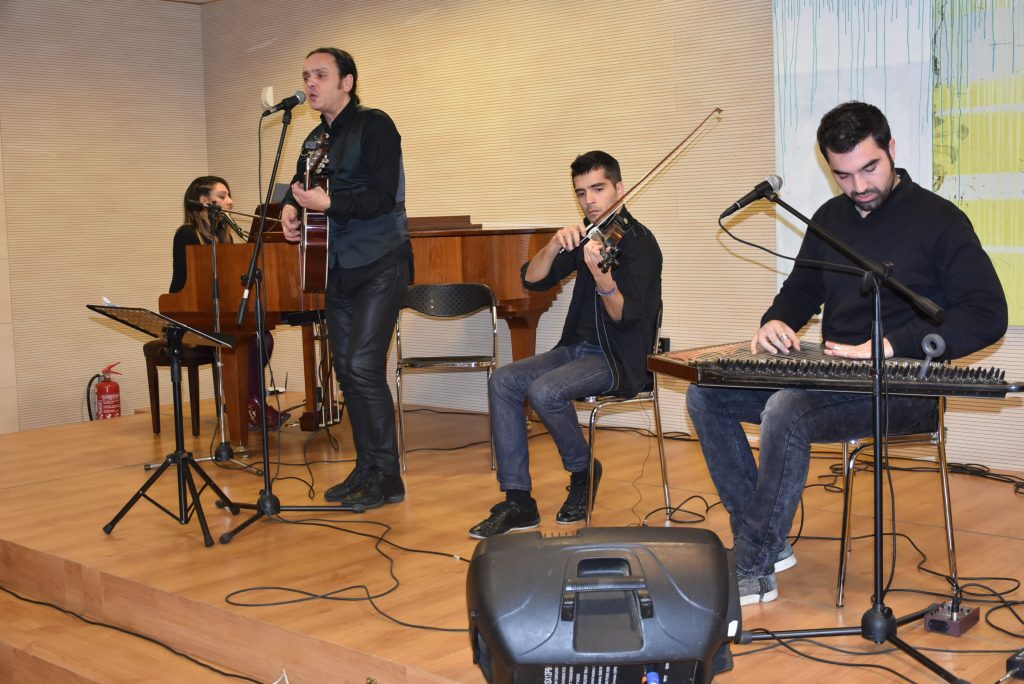 Crossroads Μικαέλλα Παπαχρυσάνθου