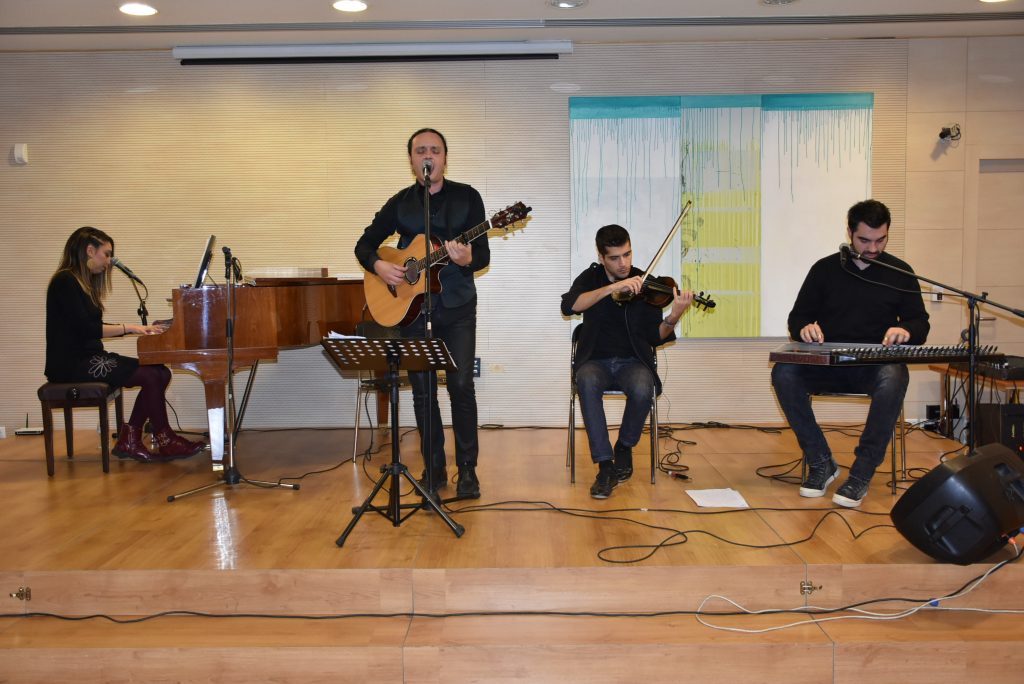 Crossroads Μικαέλλα Παπαχρυσάνθου