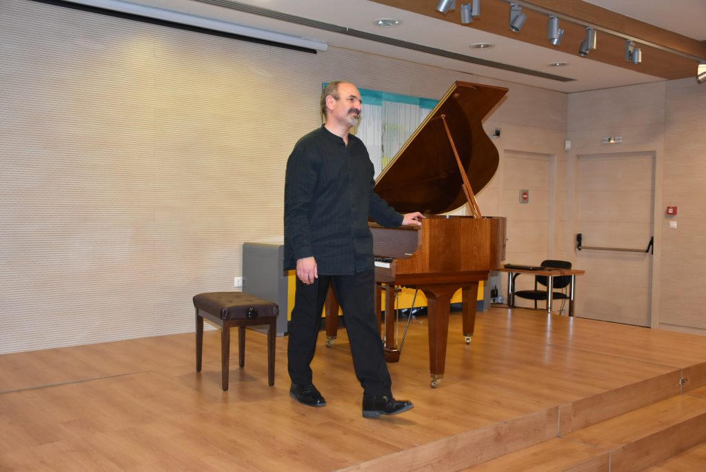 Μουσικό κολάζ με τον Γιάννη Γεωργίου