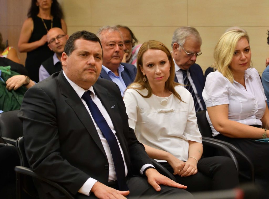 Η ζωή και το έργο του Νίκου Καββαδία μέσα από μια οικουμενική, πολιτισμική προοπτική