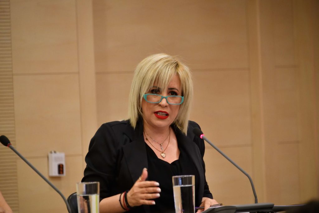 Η ζωή και το έργο του Νίκου Καββαδία μέσα από μια οικουμενική, πολιτισμική προοπτική