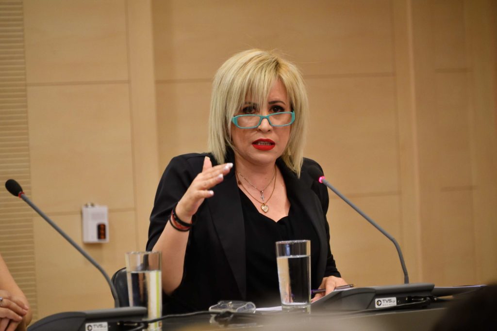 Η ζωή και το έργο του Νίκου Καββαδία μέσα από μια οικουμενική, πολιτισμική προοπτική