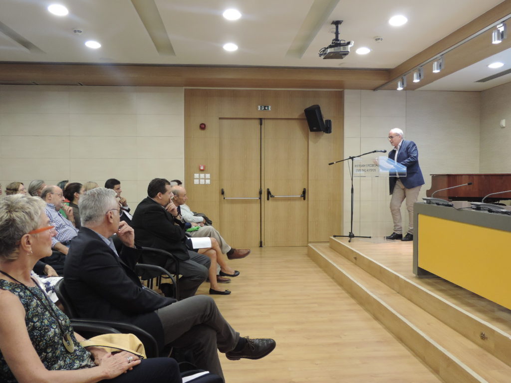 Περπατώντας στις όχθες του Πεδιαίου ποταμού