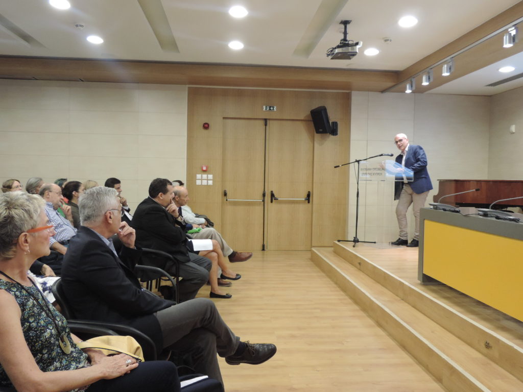 Περπατώντας στις όχθες του Πεδιαίου ποταμού
