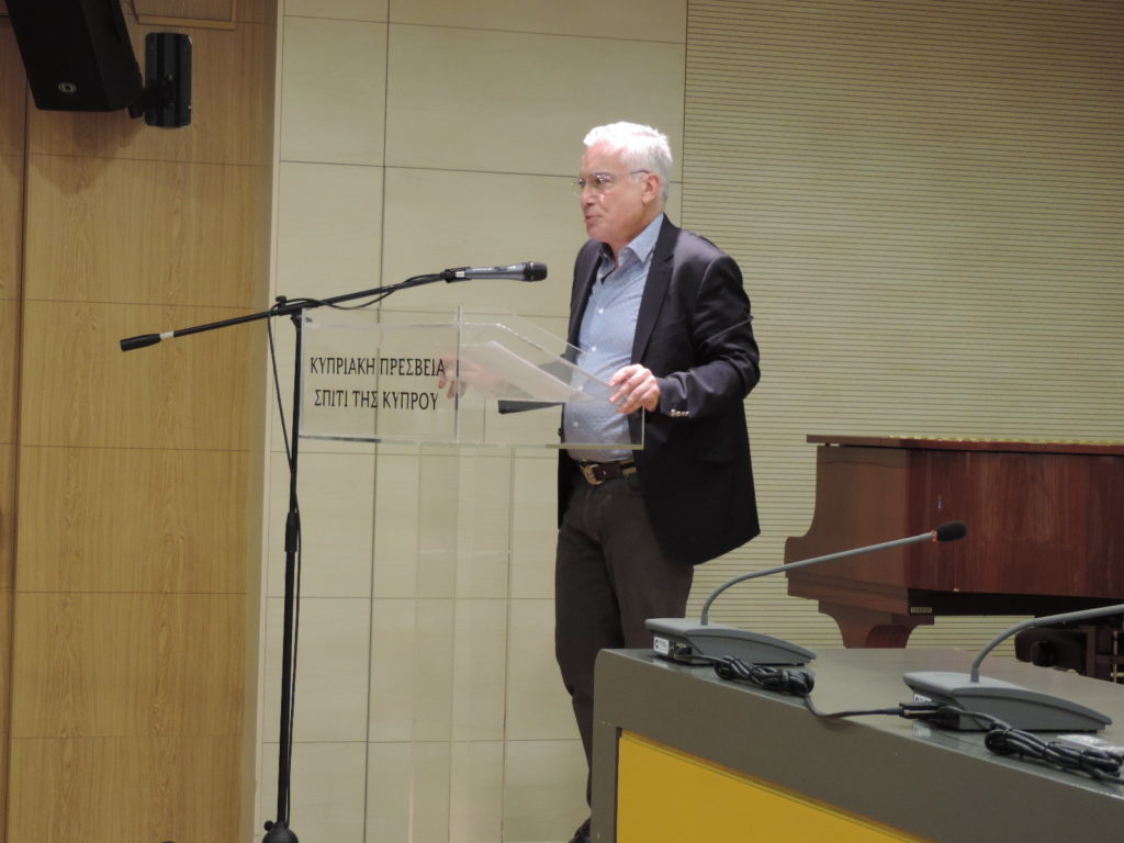 Περπατώντας στις όχθες του Πεδιαίου ποταμού