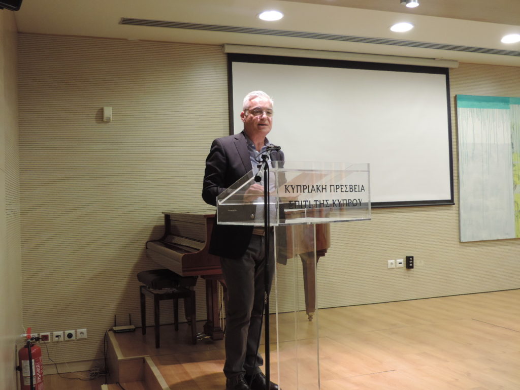 Περπατώντας στις όχθες του Πεδιαίου ποταμού