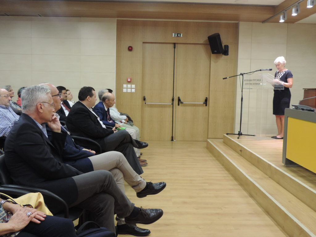 Περπατώντας στις όχθες του Πεδιαίου ποταμού