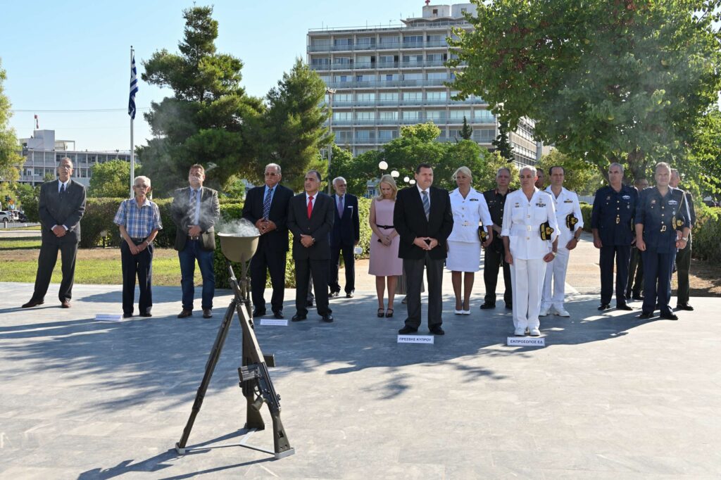 Επιμνημόσυνες Δεήσεις και Καταθέσεις Στεφάνων