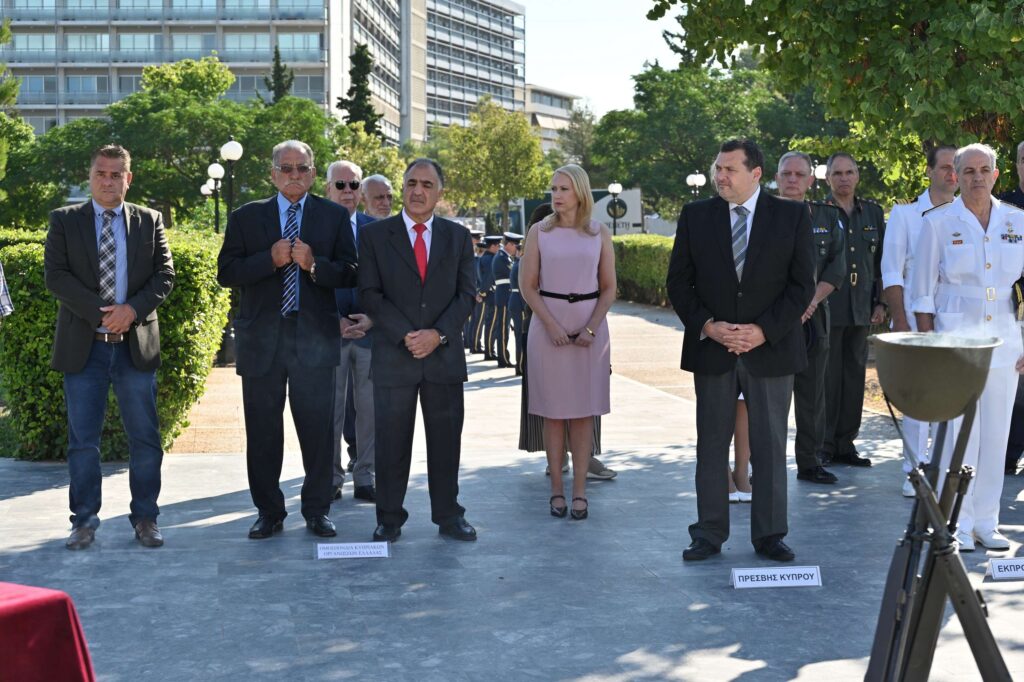 Επιμνημόσυνες Δεήσεις και Καταθέσεις Στεφάνων