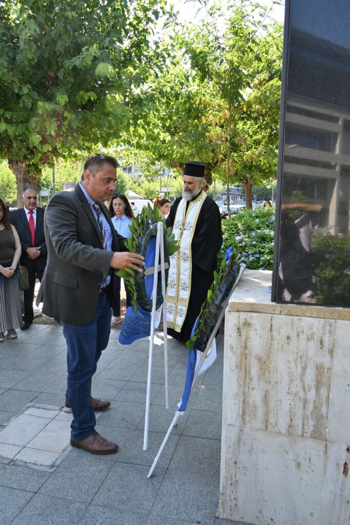 Επιμνημόσυνες Δεήσεις και Καταθέσεις Στεφάνων