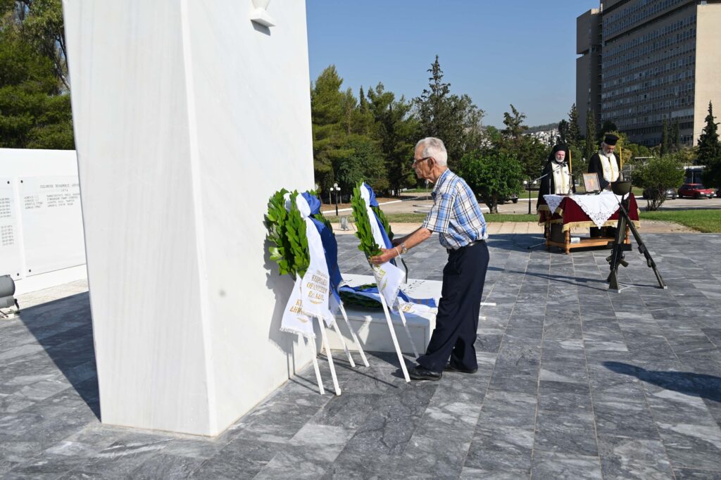 Επιμνημόσυνες Δεήσεις και Καταθέσεις Στεφάνων