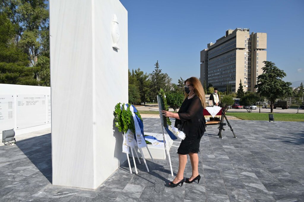Επιμνημόσυνες Δεήσεις και Καταθέσεις Στεφάνων