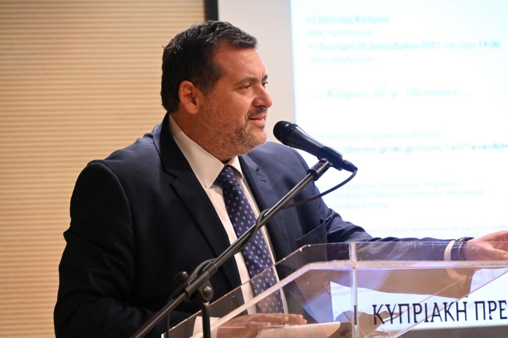 …Κύπρον, οὗ μ’ ἐθέσπισεν…