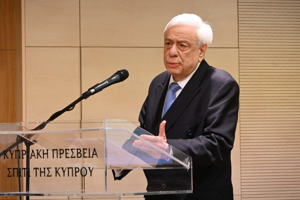 …Κύπρον, οὗ μ’ ἐθέσπισεν…