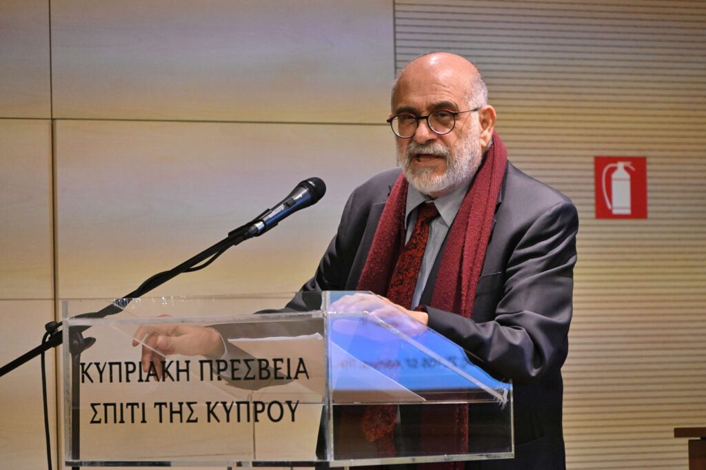 …Κύπρον, οὗ μ’ ἐθέσπισεν…