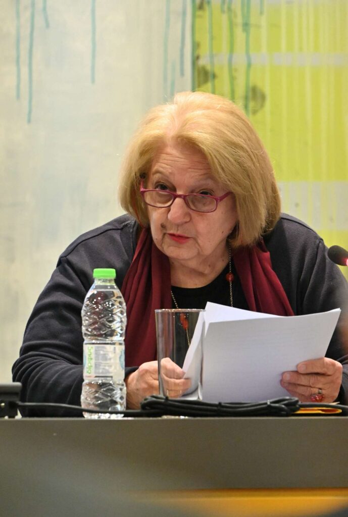 …Κύπρον, οὗ μ’ ἐθέσπισεν…