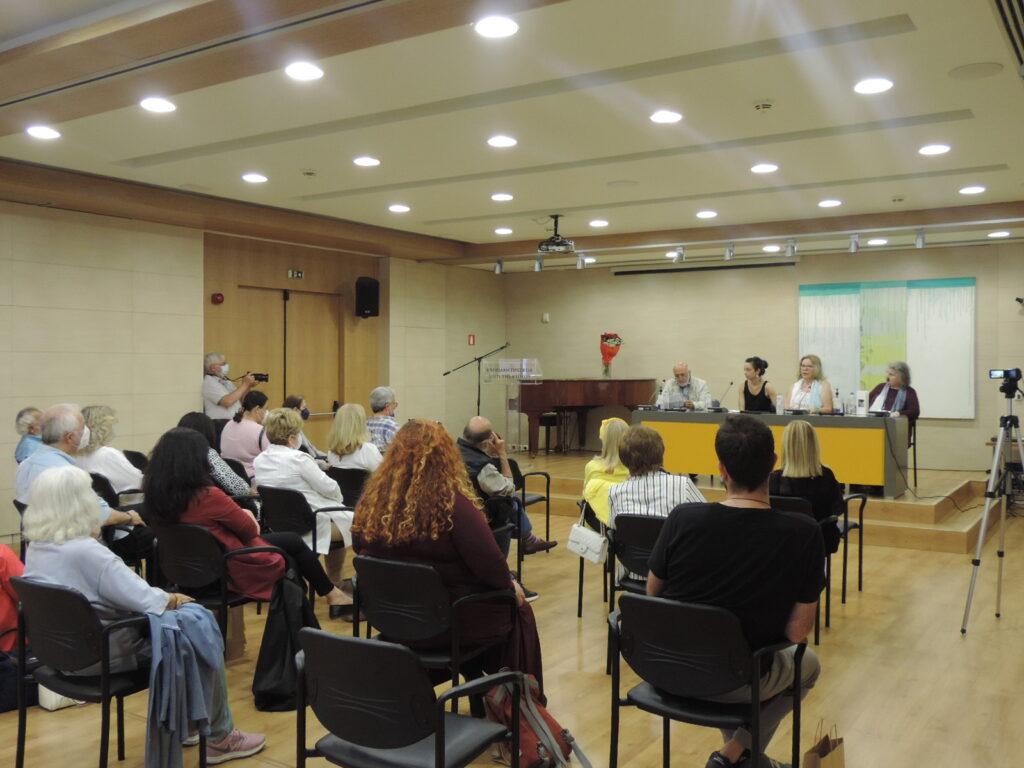 “Θάλασσες τα πρωϊνά μυστικές” της Νίκης Παπαξενοφώντος