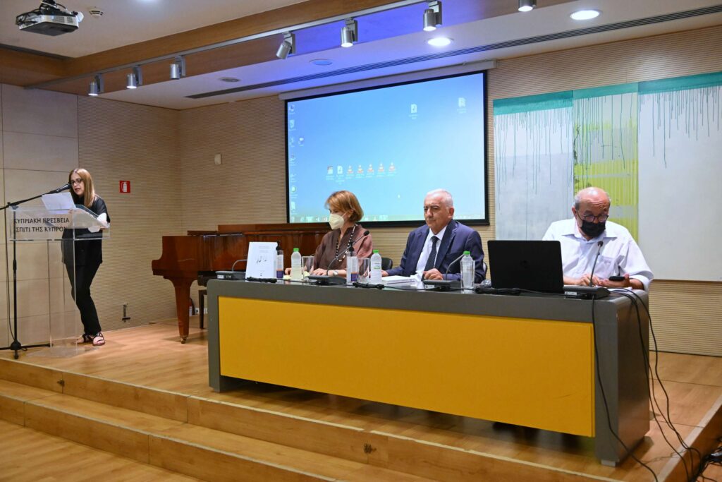 “Ο Μίκης Θεοδωράκης της Κύπρου και η Κύπρος του Μίκη Θεοδωράκη” του Μίμη Σοφοκλέους