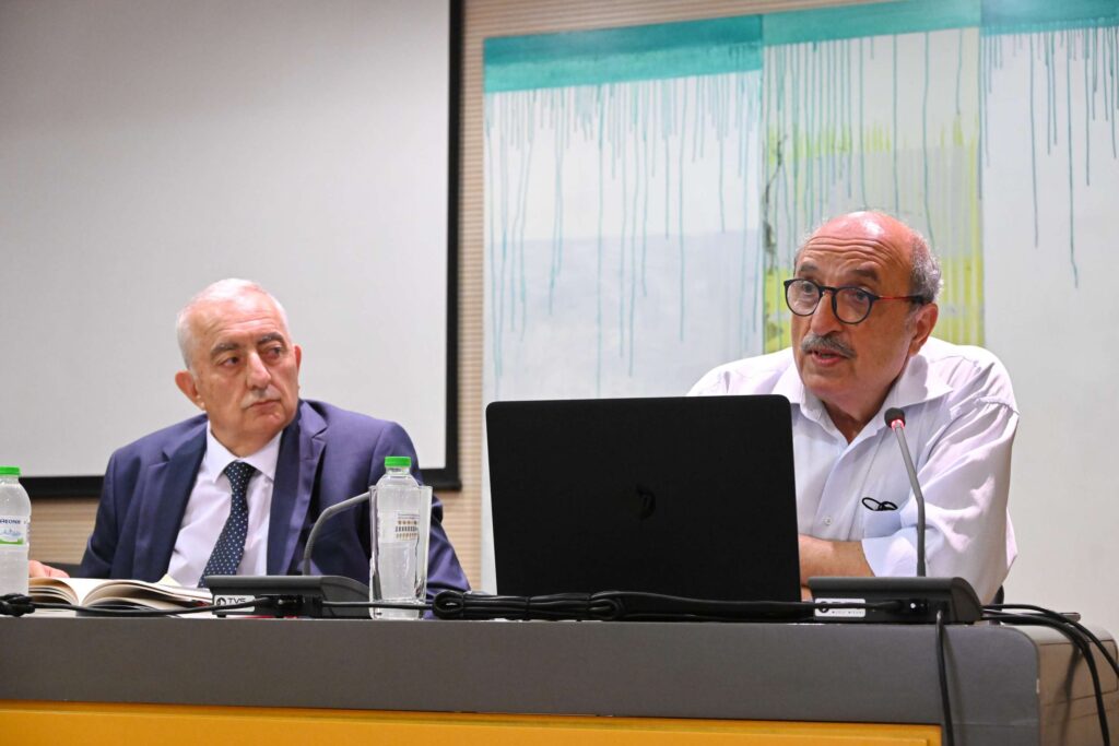 “Ο Μίκης Θεοδωράκης της Κύπρου και η Κύπρος του Μίκη Θεοδωράκη” του Μίμη Σοφοκλέους