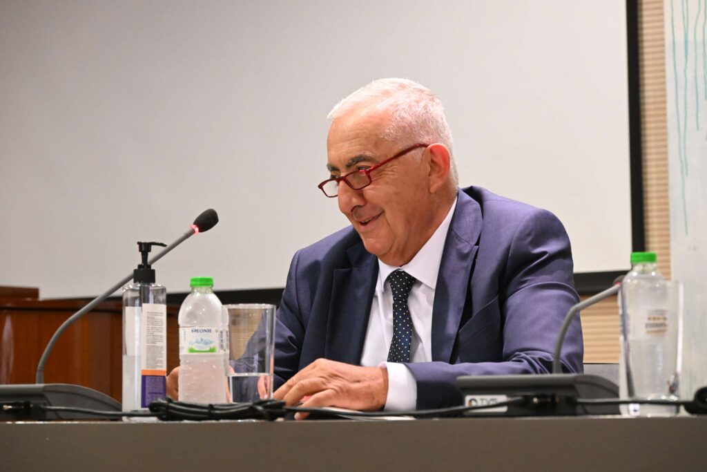 “Ο Μίκης Θεοδωράκης της Κύπρου και η Κύπρος του Μίκη Θεοδωράκη” του Μίμη Σοφοκλέους