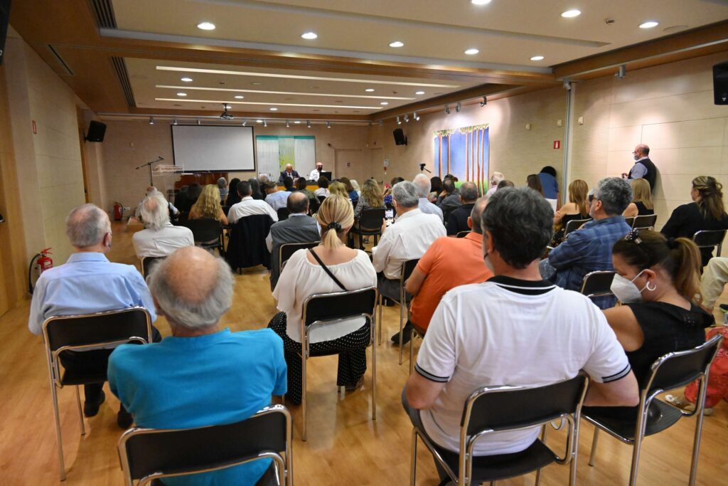 “Ο Μίκης Θεοδωράκης της Κύπρου και η Κύπρος του Μίκη Θεοδωράκη” του Μίμη Σοφοκλέους