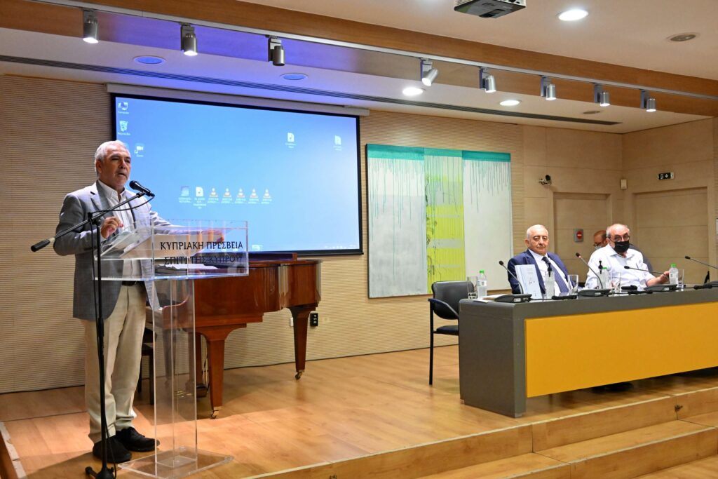 “Ο Μίκης Θεοδωράκης της Κύπρου και η Κύπρος του Μίκη Θεοδωράκη” του Μίμη Σοφοκλέους