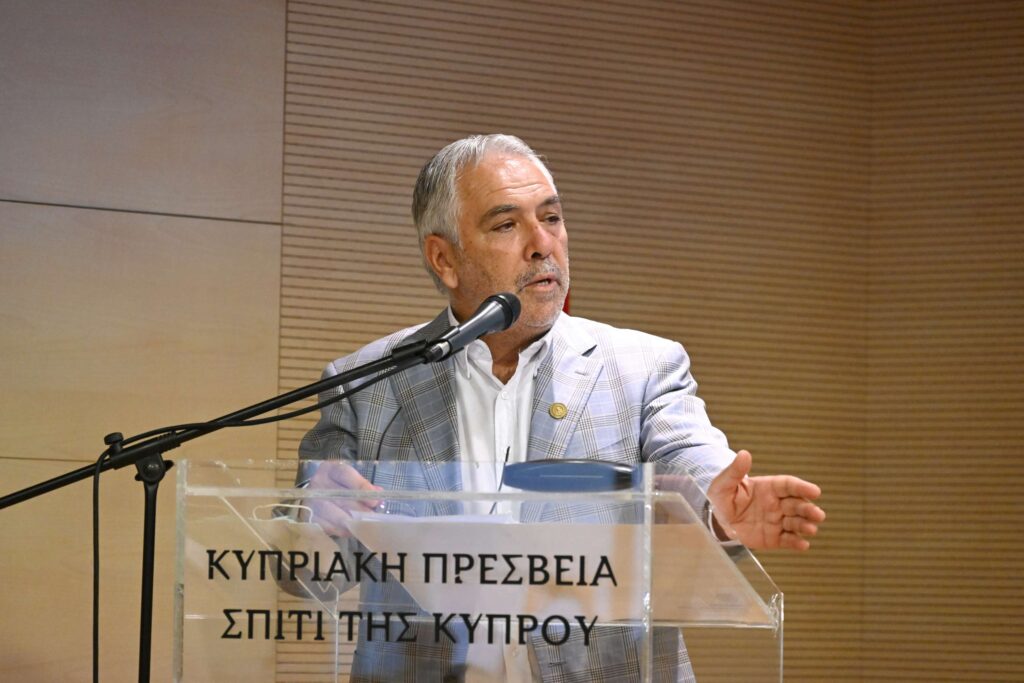 “Ο Μίκης Θεοδωράκης της Κύπρου και η Κύπρος του Μίκη Θεοδωράκη” του Μίμη Σοφοκλέους