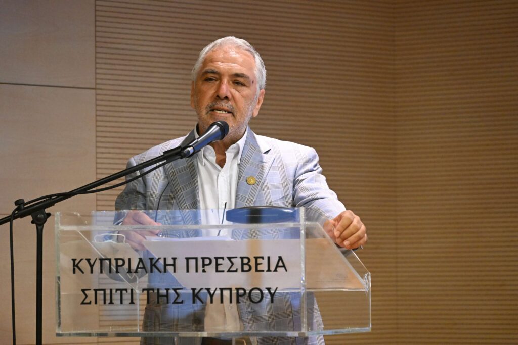 “Ο Μίκης Θεοδωράκης της Κύπρου και η Κύπρος του Μίκη Θεοδωράκη” του Μίμη Σοφοκλέους