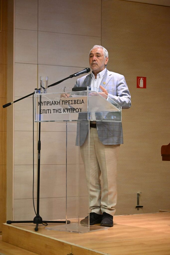 “Ο Μίκης Θεοδωράκης της Κύπρου και η Κύπρος του Μίκη Θεοδωράκη” του Μίμη Σοφοκλέους