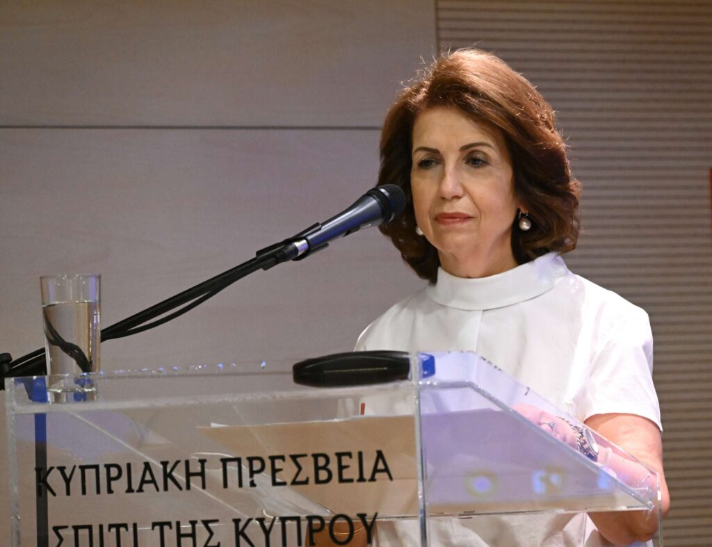 “Ο Μίκης Θεοδωράκης της Κύπρου και η Κύπρος του Μίκη Θεοδωράκη” του Μίμη Σοφοκλέους