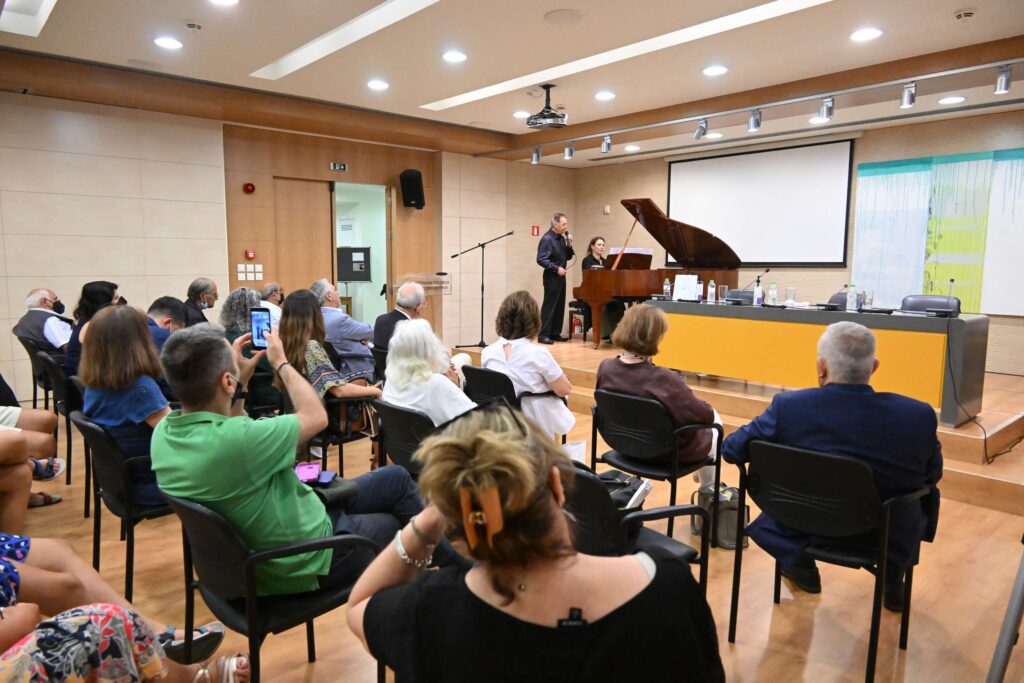 “Ο Μίκης Θεοδωράκης της Κύπρου και η Κύπρος του Μίκη Θεοδωράκη” του Μίμη Σοφοκλέους