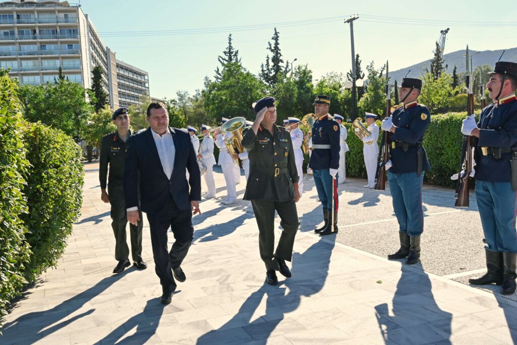 ΕΠΙΜΝΗΜΟΣΥΝΕΣ ΔΕΗΣΕΙΣ ΚΑΙ ΚΑΤΑΘΕΣΕΙΣ ΣΤΕΦΑΝΩΝ