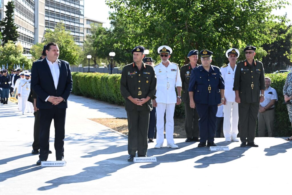 ΕΠΙΜΝΗΜΟΣΥΝΕΣ ΔΕΗΣΕΙΣ ΚΑΙ ΚΑΤΑΘΕΣΕΙΣ ΣΤΕΦΑΝΩΝ