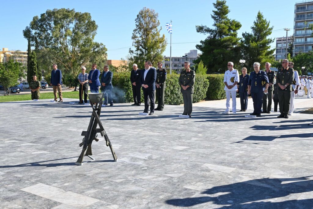 ΕΠΙΜΝΗΜΟΣΥΝΕΣ ΔΕΗΣΕΙΣ ΚΑΙ ΚΑΤΑΘΕΣΕΙΣ ΣΤΕΦΑΝΩΝ