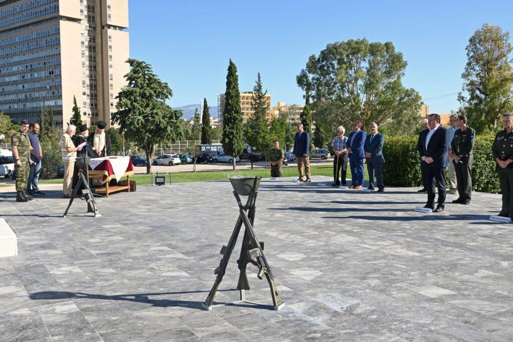 ΕΠΙΜΝΗΜΟΣΥΝΕΣ ΔΕΗΣΕΙΣ ΚΑΙ ΚΑΤΑΘΕΣΕΙΣ ΣΤΕΦΑΝΩΝ