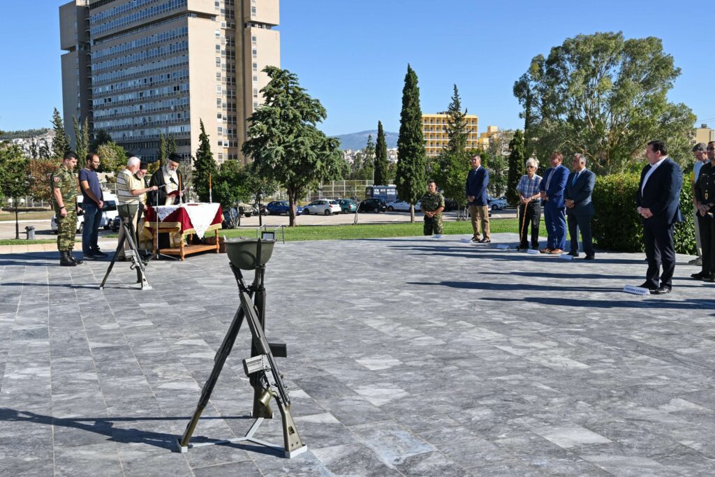 ΕΠΙΜΝΗΜΟΣΥΝΕΣ ΔΕΗΣΕΙΣ ΚΑΙ ΚΑΤΑΘΕΣΕΙΣ ΣΤΕΦΑΝΩΝ