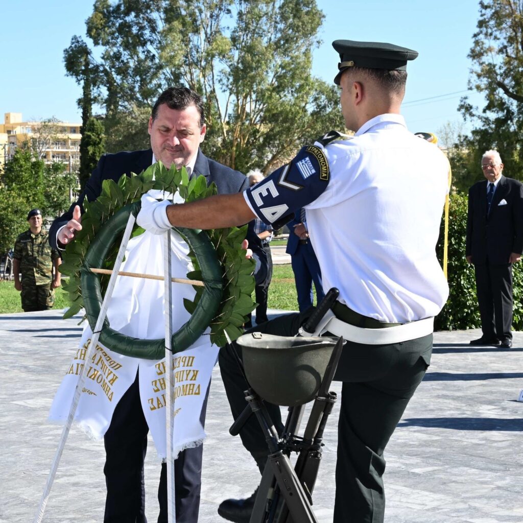 ΕΠΙΜΝΗΜΟΣΥΝΕΣ ΔΕΗΣΕΙΣ ΚΑΙ ΚΑΤΑΘΕΣΕΙΣ ΣΤΕΦΑΝΩΝ