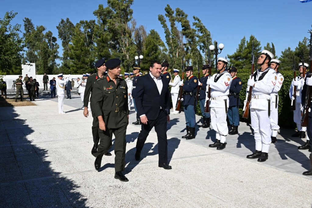 ΕΠΙΜΝΗΜΟΣΥΝΕΣ ΔΕΗΣΕΙΣ ΚΑΙ ΚΑΤΑΘΕΣΕΙΣ ΣΤΕΦΑΝΩΝ